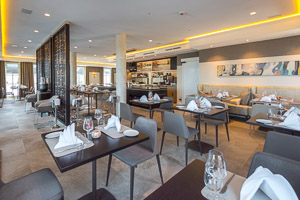 Interieurfotografie von Gastronomie und Hotel. Restaurant in einem Hotel in Timmendorf.