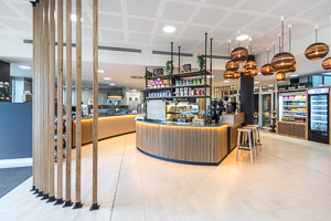 Innenarchitekturfotografie in Kliniken. Kantine in einem Krankenhaus in Wismar.