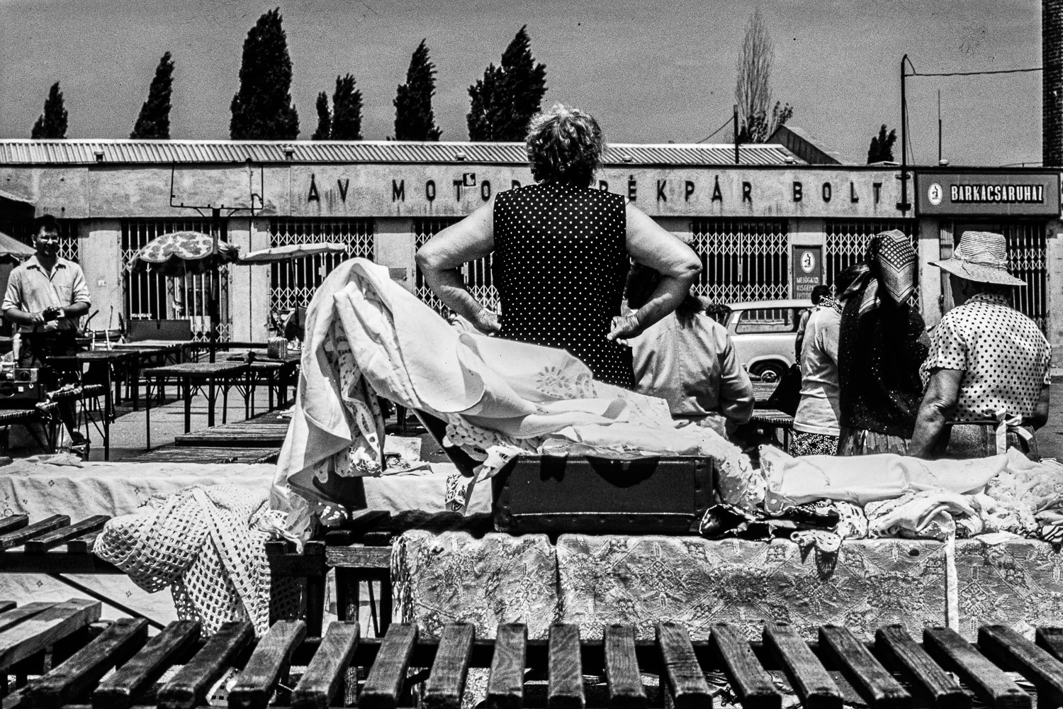 Flohmarkt im Sonnenlicht, Budapest Flohmarkt im Sonnenlicht, Budapest