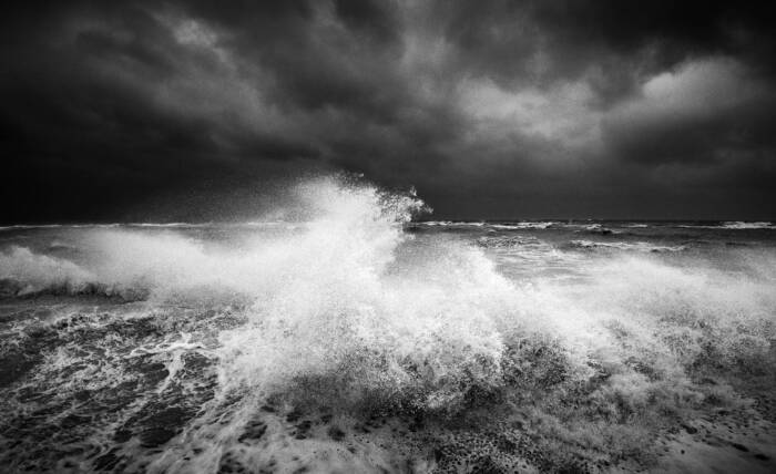 Stobende Sturmwelle der Ostsee